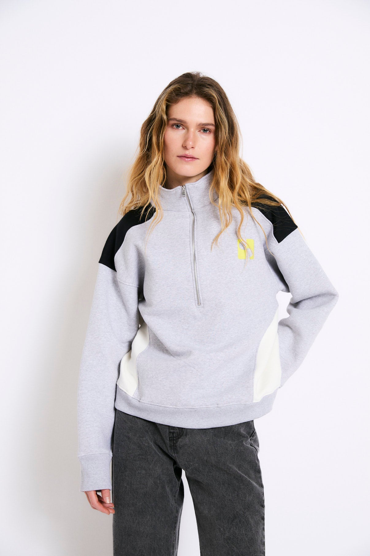SPORTY GREY FLEECE SWEATSHIRT