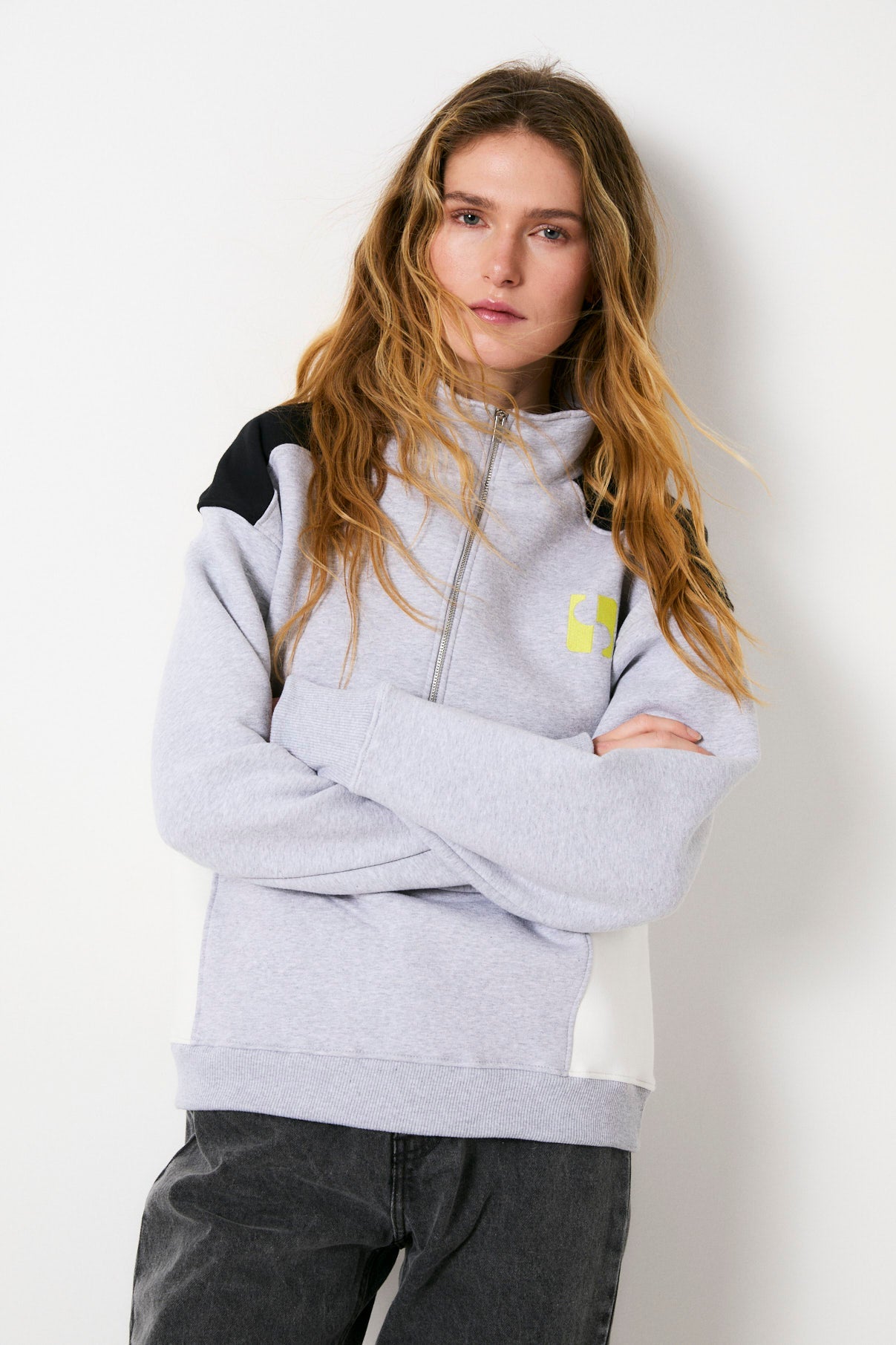 SPORTY GREY FLEECE SWEATSHIRT
