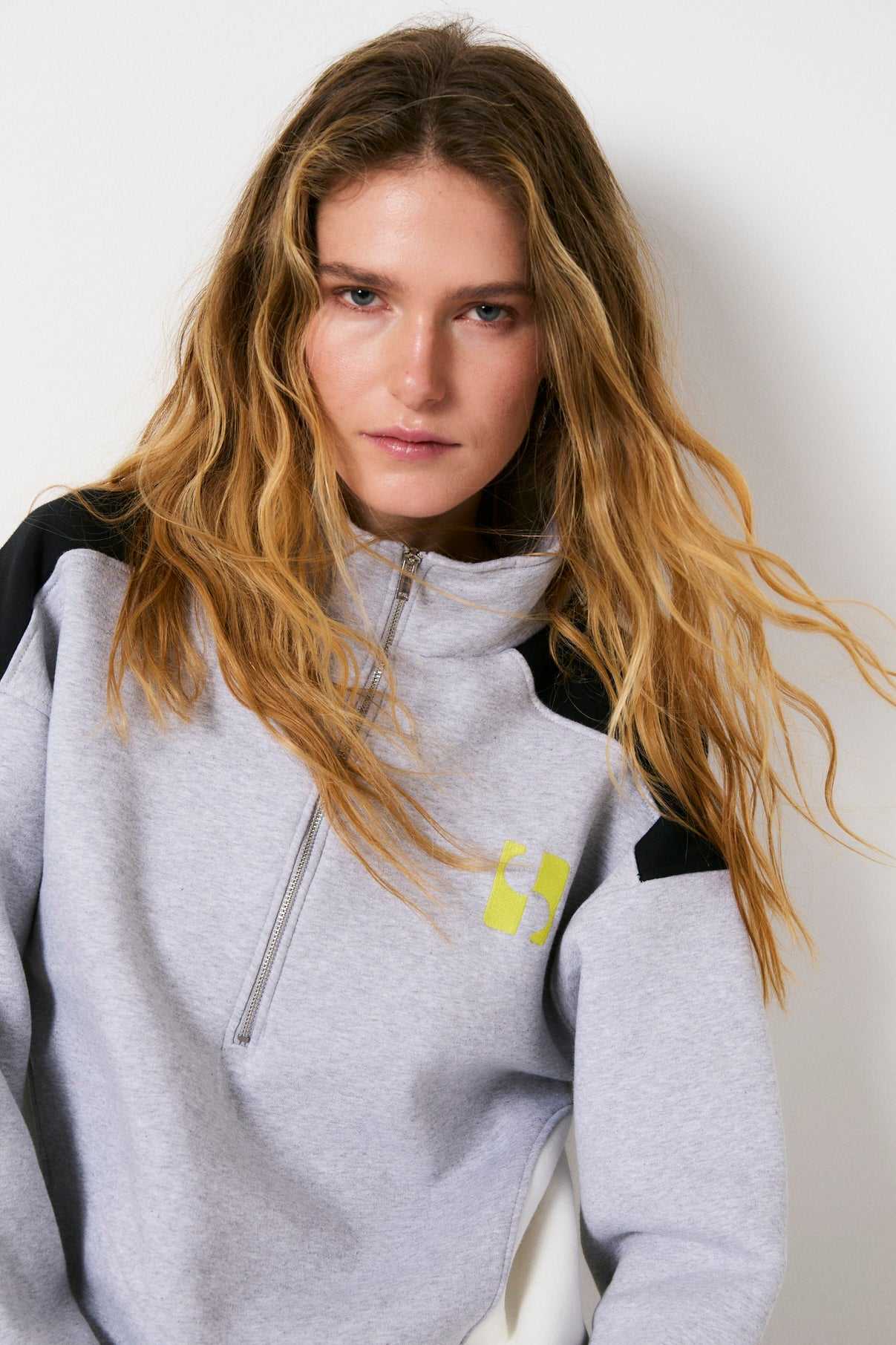 SPORTY GREY FLEECE SWEATSHIRT