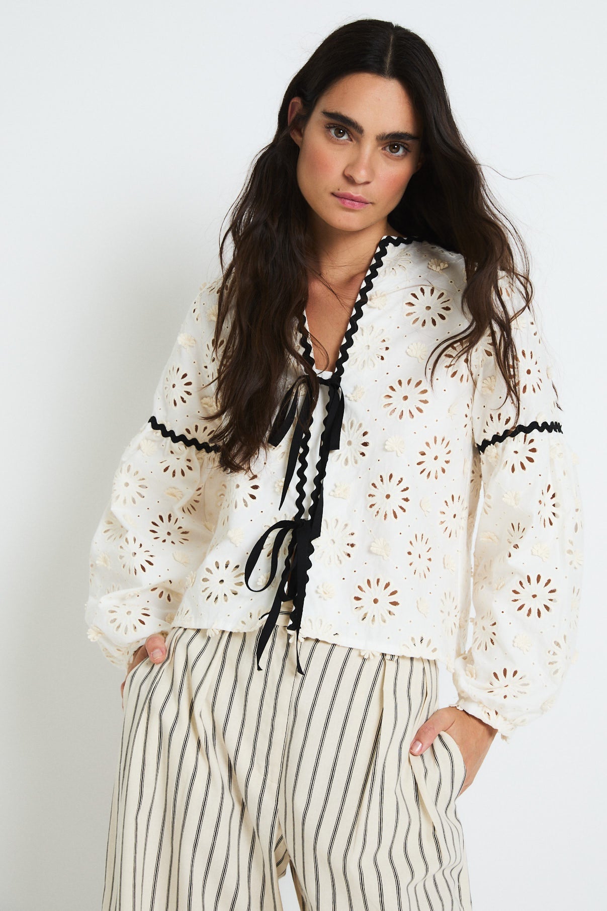CRISTINA BLOUSE DIE-CUT ECRU