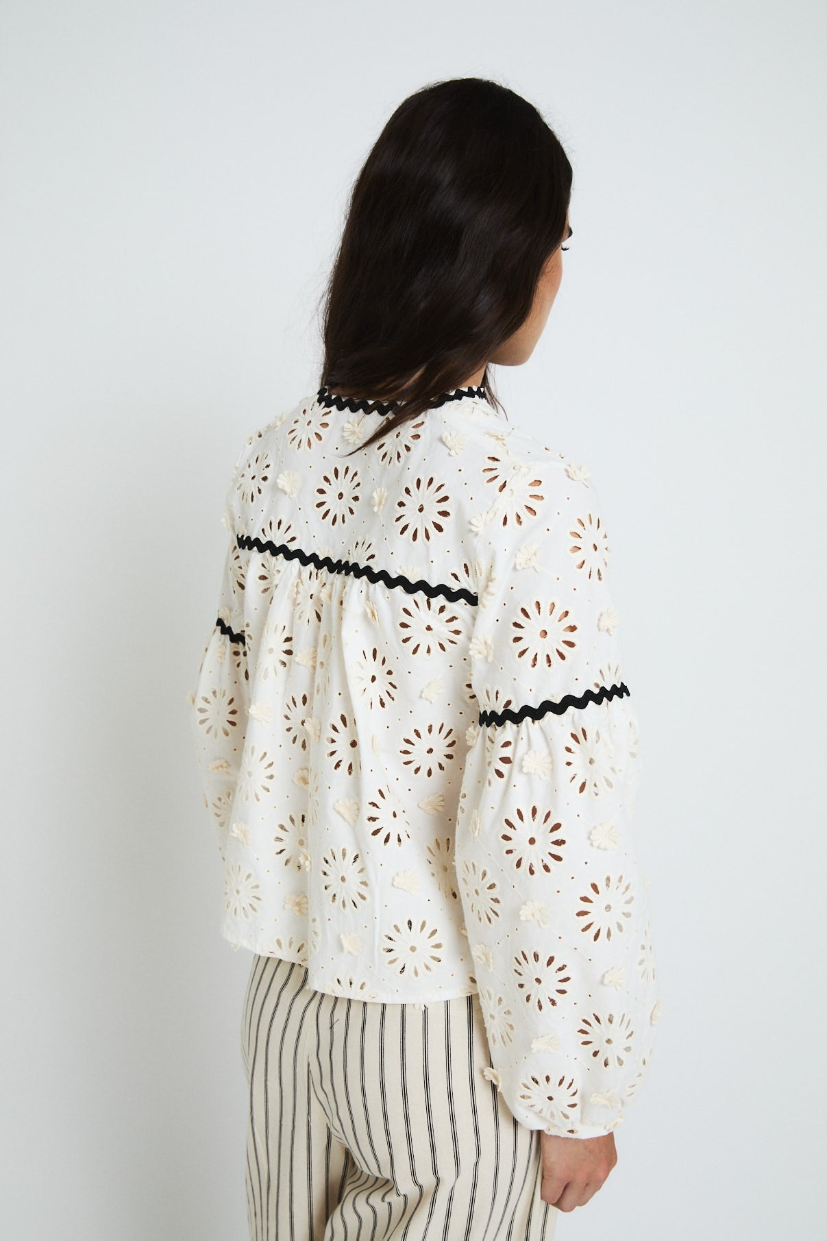 CRISTINA BLOUSE DIE-CUT ECRU