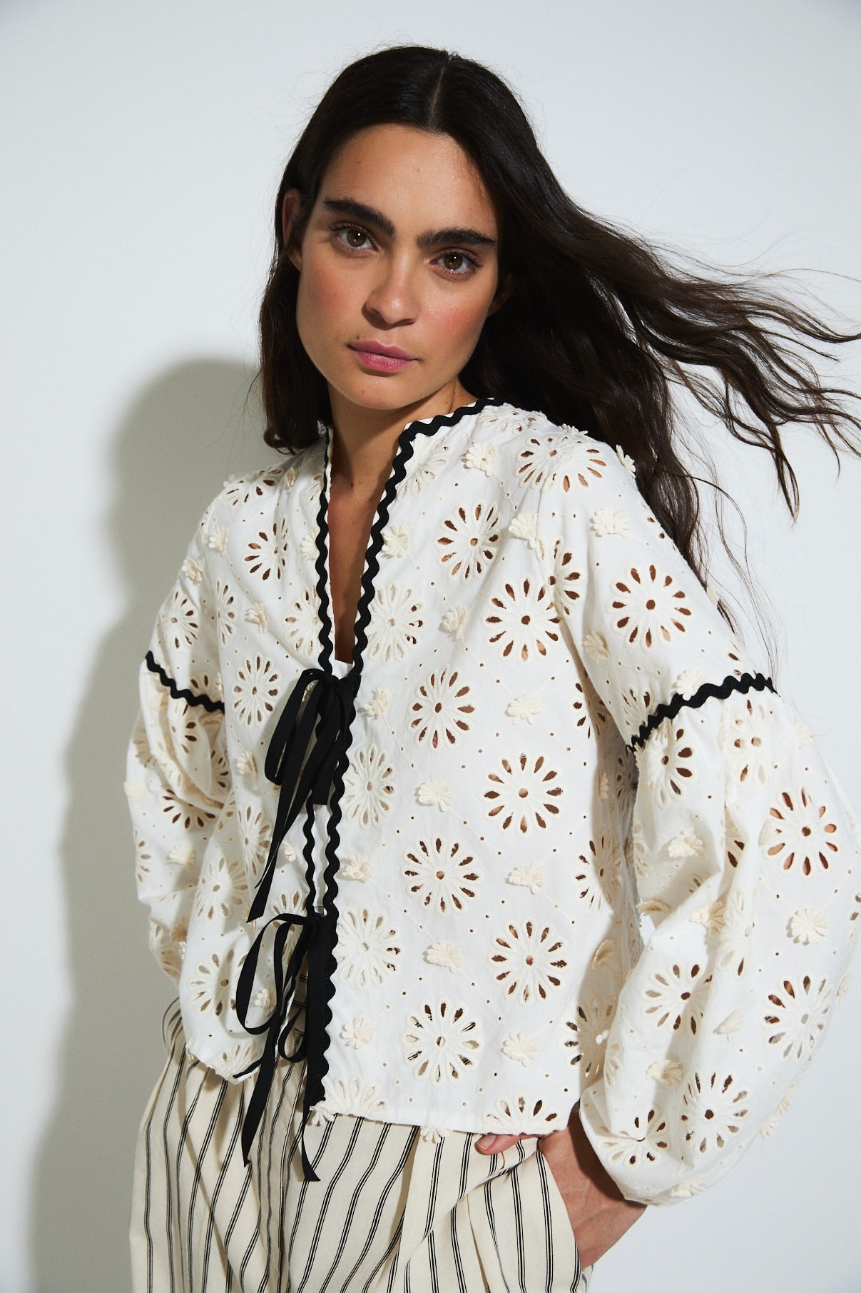 CRISTINA BLOUSE DIE-CUT ECRU