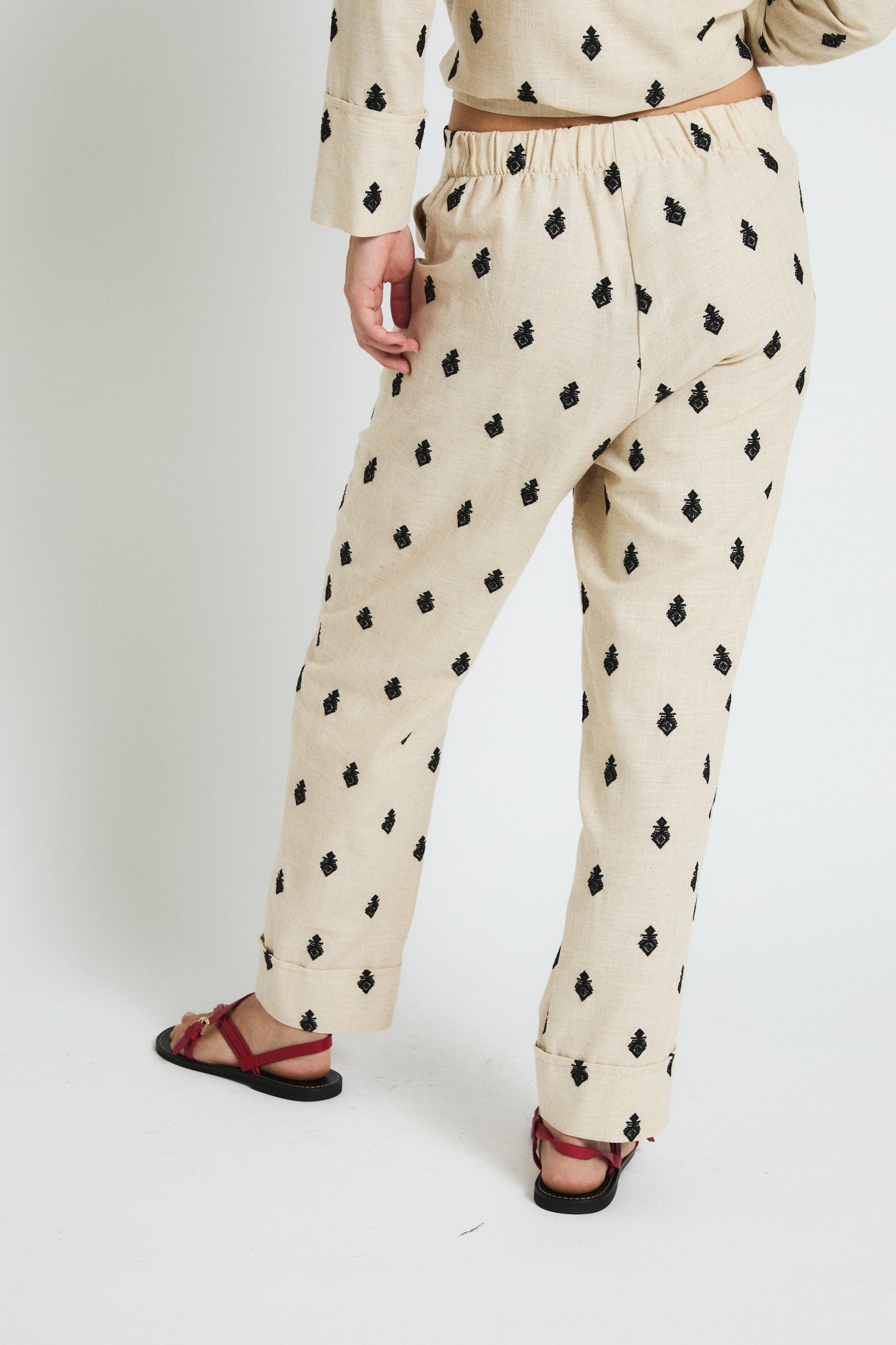PANTALON ARISTO BORDADO BEIGE