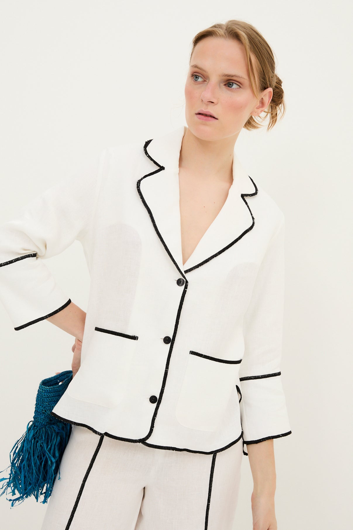 CHAQUETA CONTRASTE HILO BLANCO