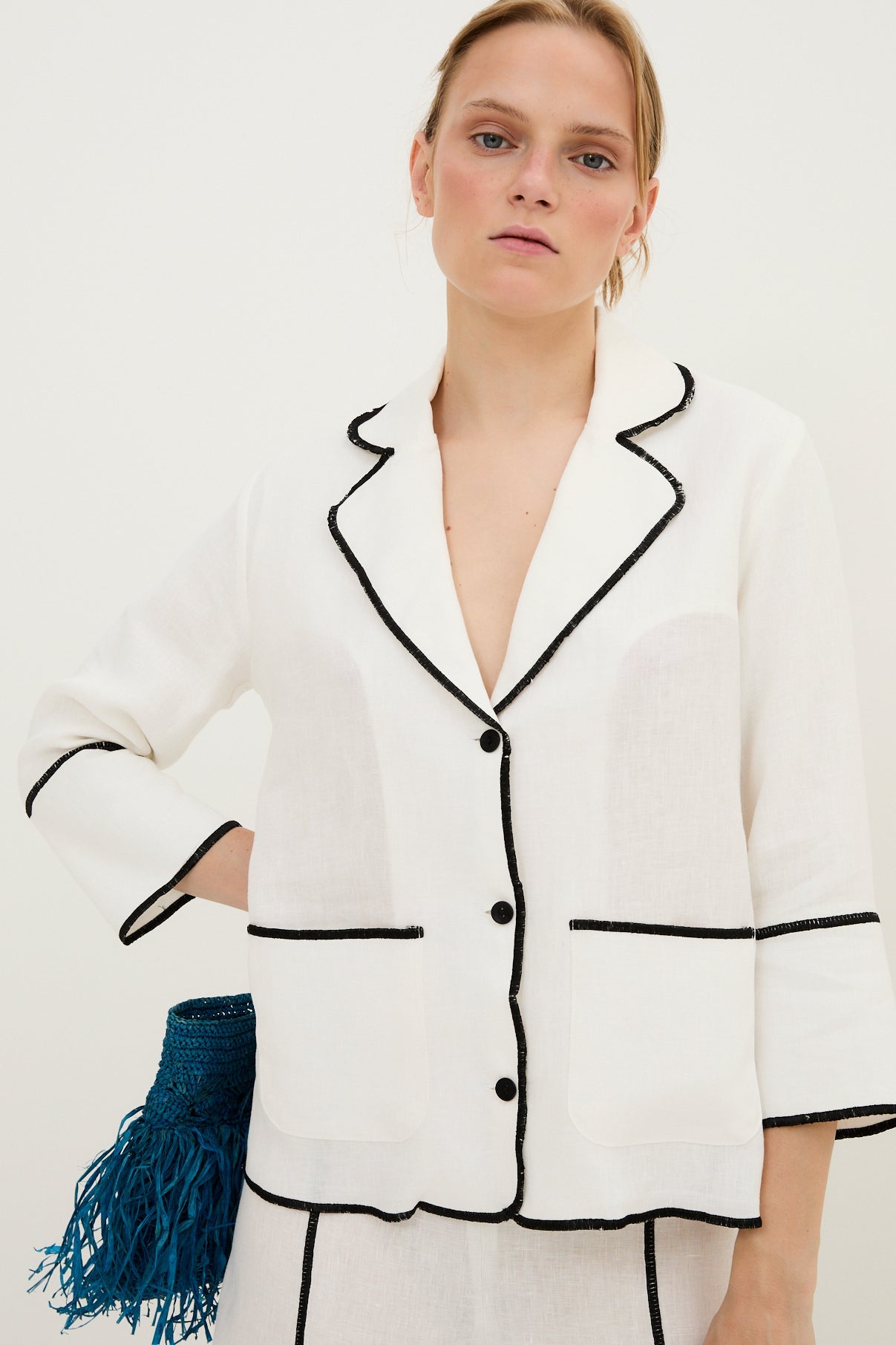 CHAQUETA CONTRASTE HILO BLANCO