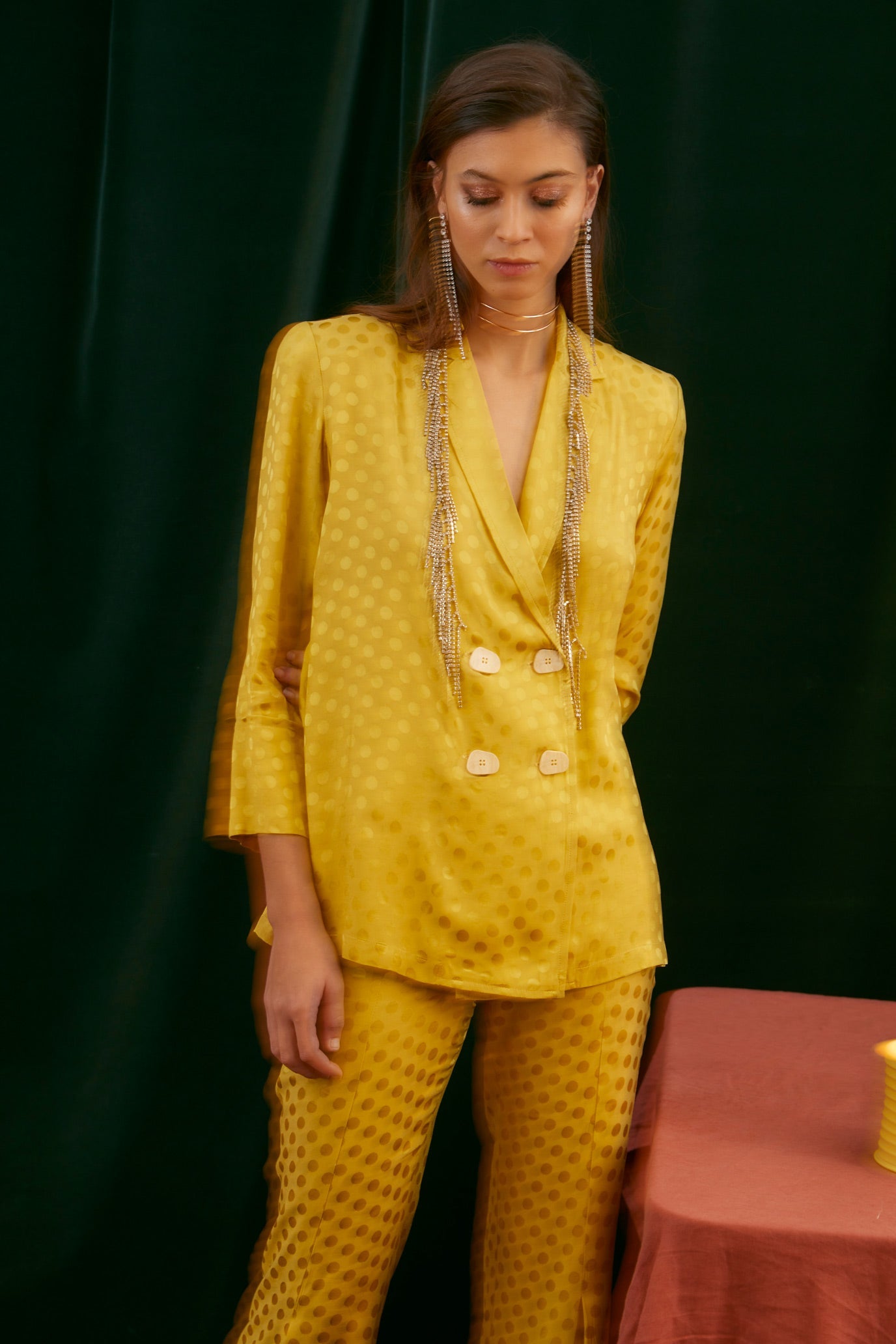 TOTAL LOOK MUSTARD POLKA DOTS