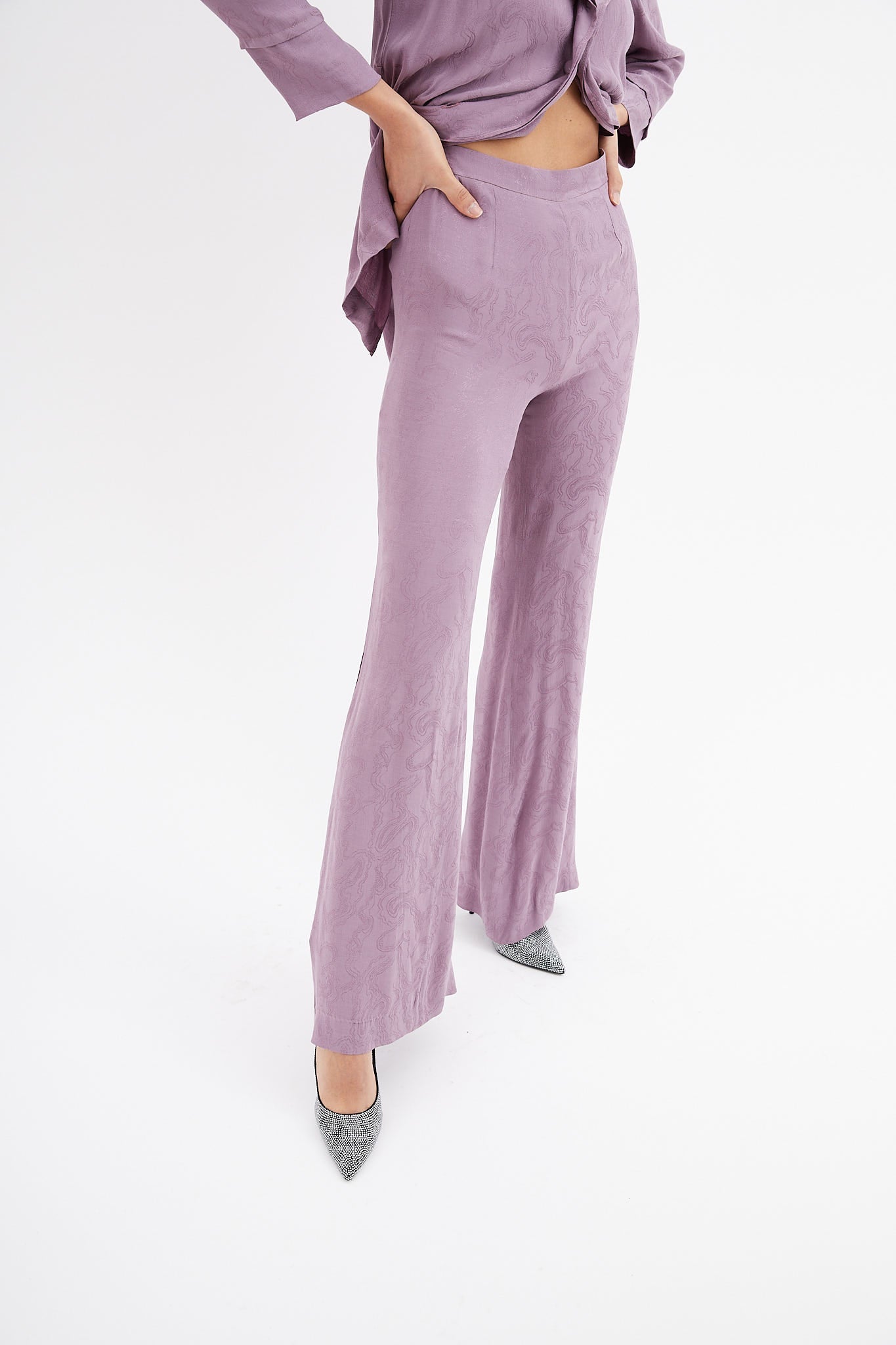 PANTALON PLIEGUE ONDAS MALVA