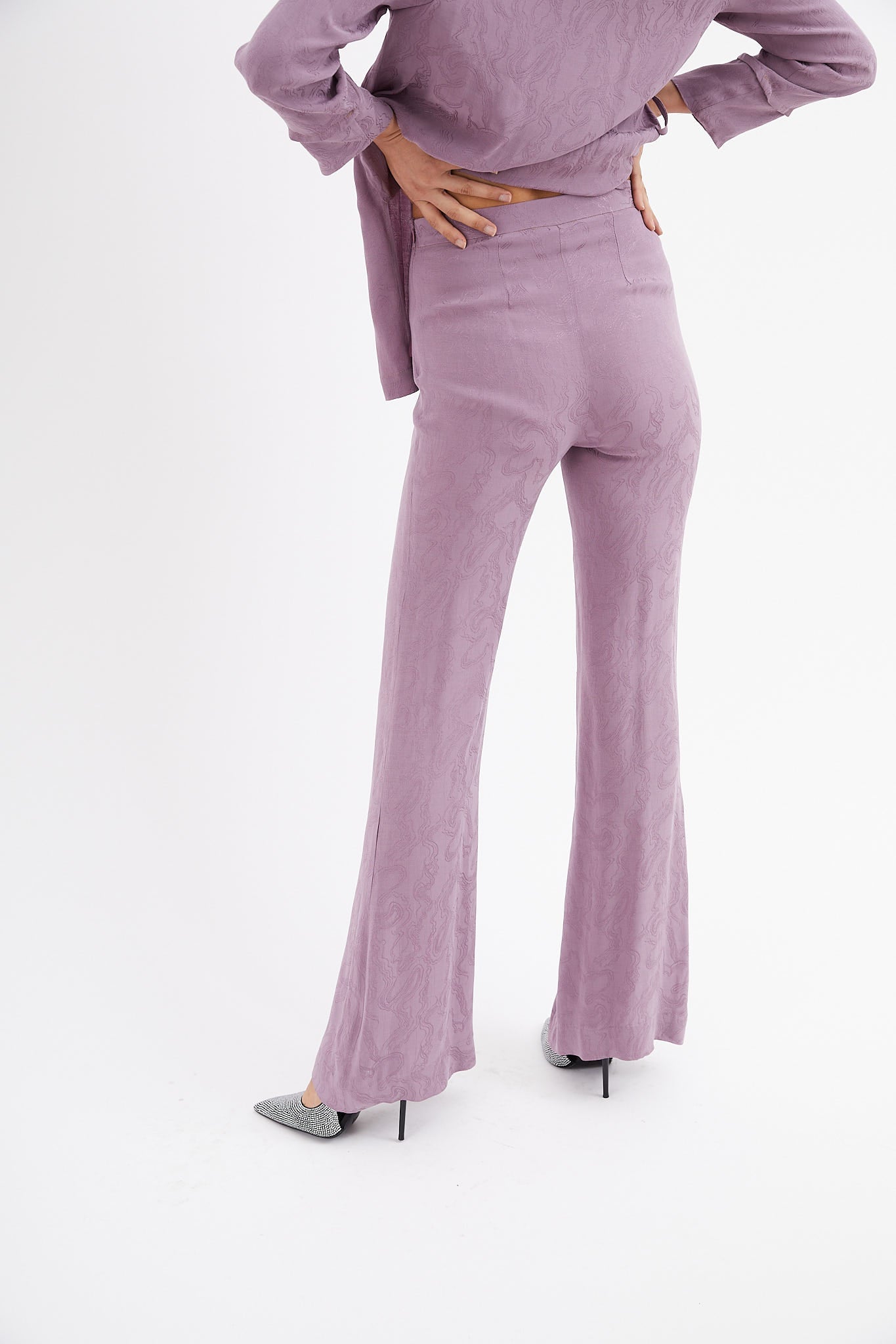 PANTALON PLIEGUE ONDAS MALVA