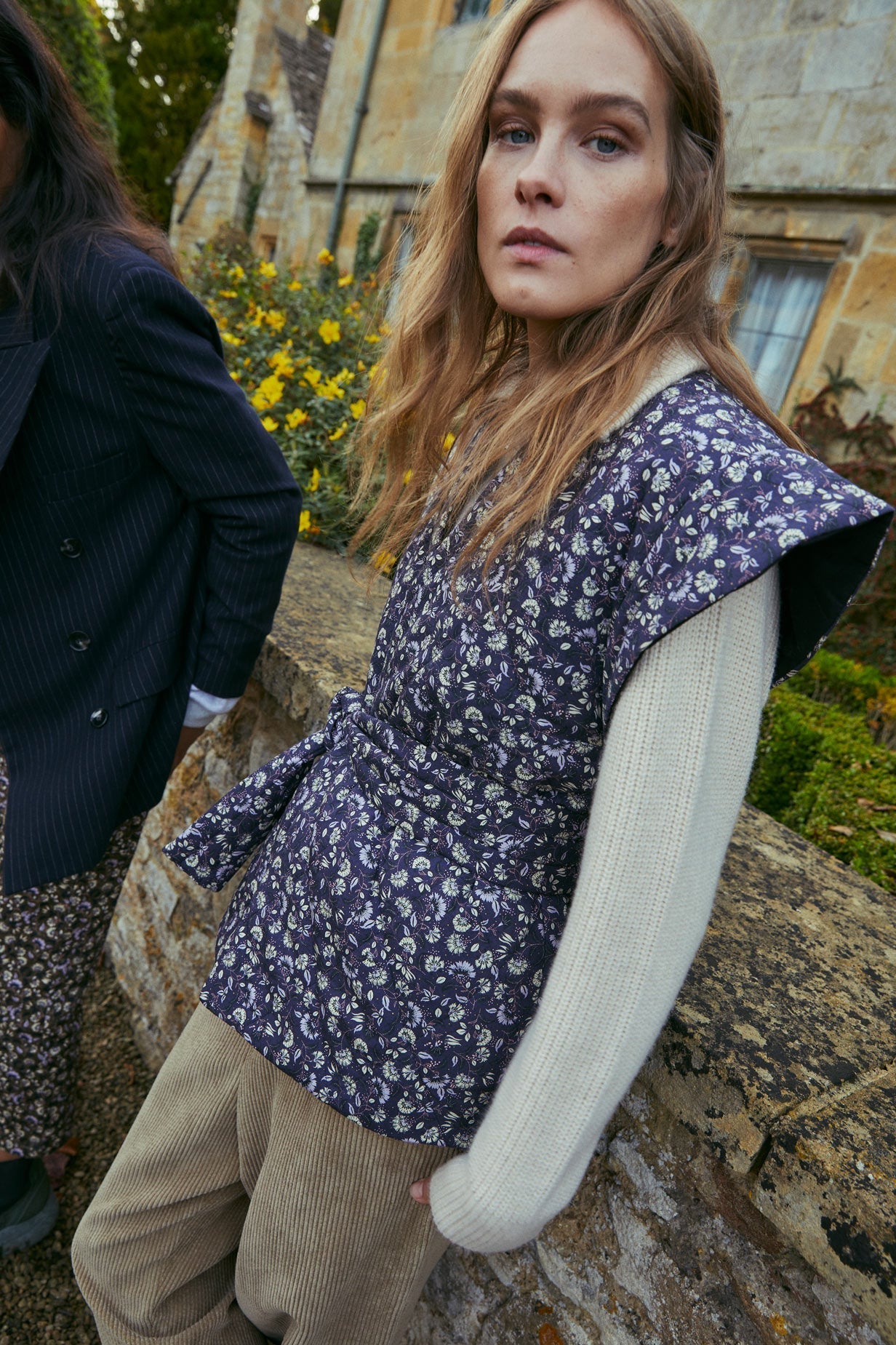 CAROL BLUE FLOWER VEST
